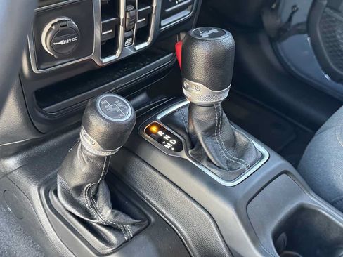 Used 2024 Jeep Wrangler Unlimited w/ Convenience Group AWD/4WD image 29
