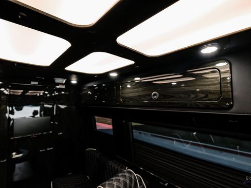 Used 2024 Mercedes-Benz Sprinter 3500 image 87