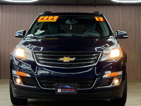Used 2017 Chevrolet Traverse LT w/ Traveler's Package FWD image 2