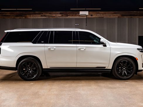 Used 2021 Cadillac Escalade ESV Sport w/ Driver Assist Tech Package AWD/4WD image 10