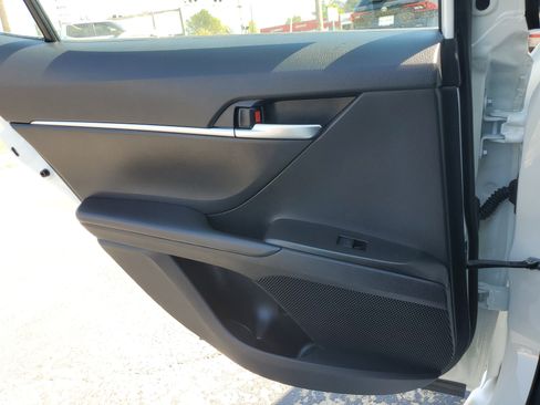 Used 2024 Toyota Camry SE image 14