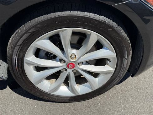 Used 2018 Jaguar XF Premium RWD image 23