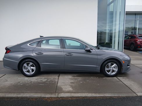 Used 2023 Hyundai Sonata SE w/ Cargo Package image 3