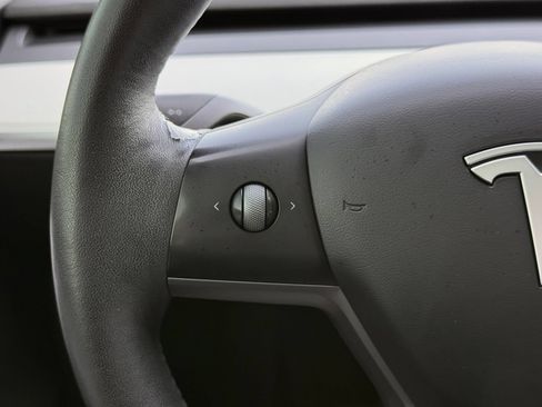 Used 2021 Tesla Model Y Long Range AWD/4WD image 28