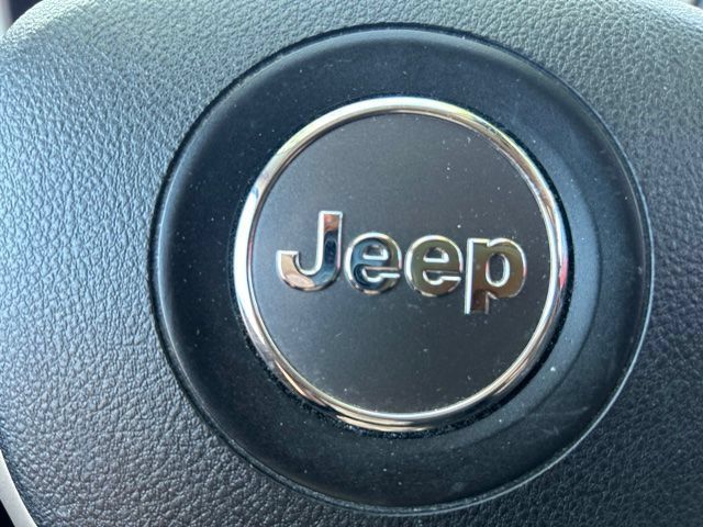 Used 2016 Jeep Cherokee Latitude w/ Cold Weather Group AWD/4WD image 20