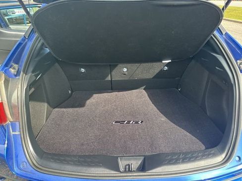 Used 2022 Toyota C-HR XLE FWD image 22