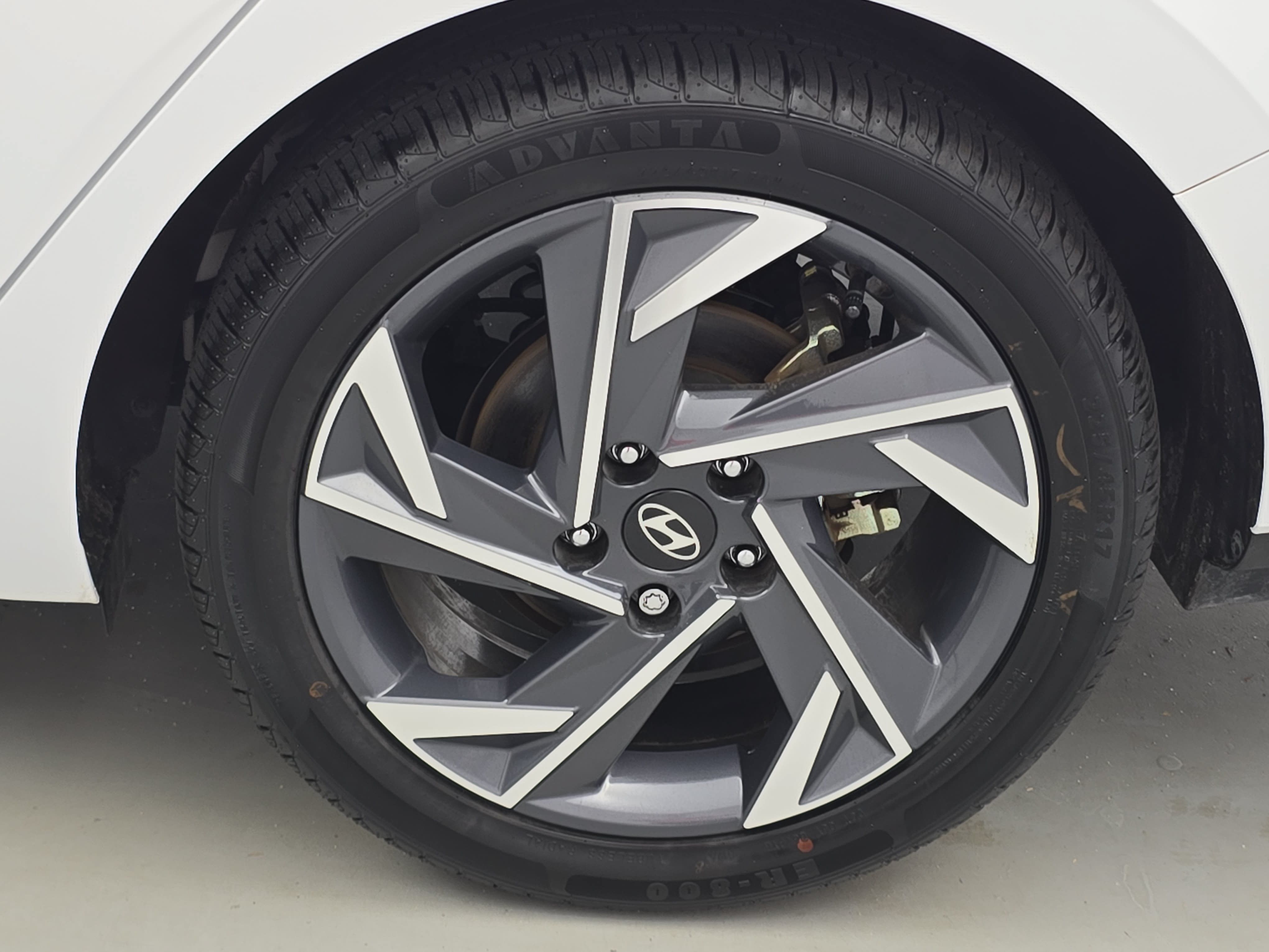 Used 2025 Hyundai Elantra SEL FWD image 33