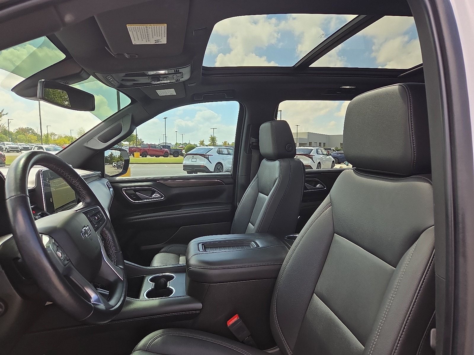 Used 2022 Chevrolet Tahoe Z71 w/ Luxury Package AWD/4WD image 14