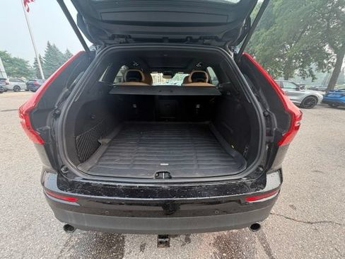 Used 2019 Volvo XC60 T6 Momentum w/ Multimedia Package AWD/4WD image 12