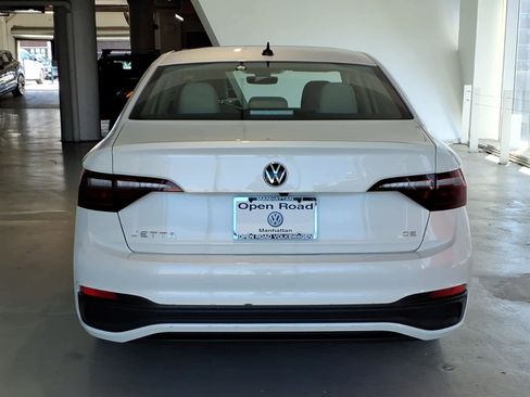Certified 2023 Volkswagen Jetta SE w/ Panoramic Sunroof Package FWD image 5