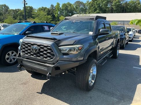 Used 2021 Toyota Tacoma TRD Off-Road w/ Technology Package AWD/4WD image 2