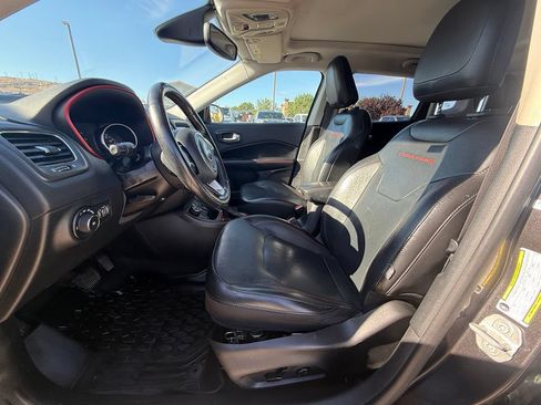 Used 2019 Jeep Compass Trailhawk w/ Leather Interior Group AWD/4WD image 10