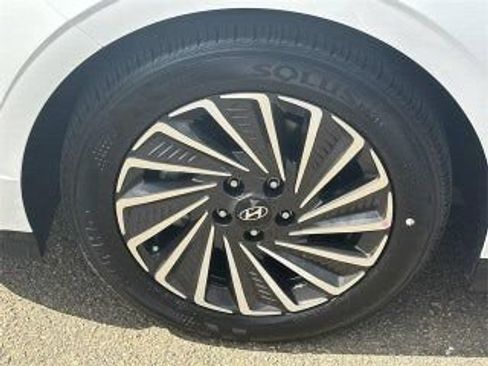 Used 2025 Hyundai Sonata SEL FWD image 11