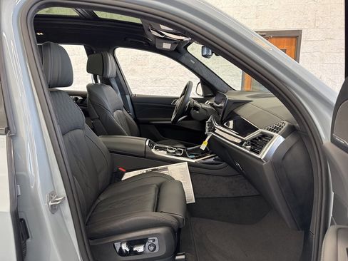 New 2025 BMW X7 M60i image 49