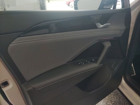 New 2026 Volkswagen Tiguan SE R-Line image 7