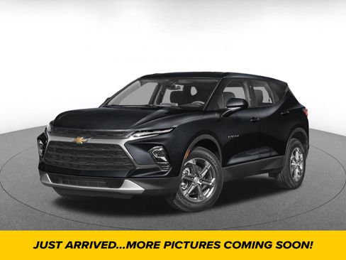 Used 2025 Chevrolet Blazer LT FWD image 1