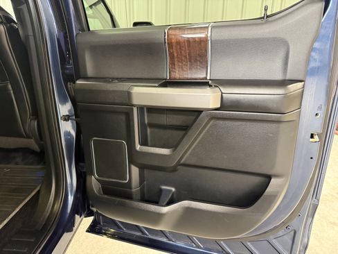 Used 2015 Ford F150 Platinum w/ Equipment Group 701A Luxury image 6