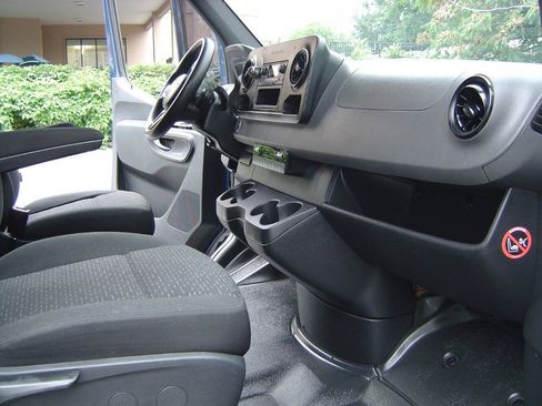 Used 2019 Freightliner Sprinter 2500 RWD image 8