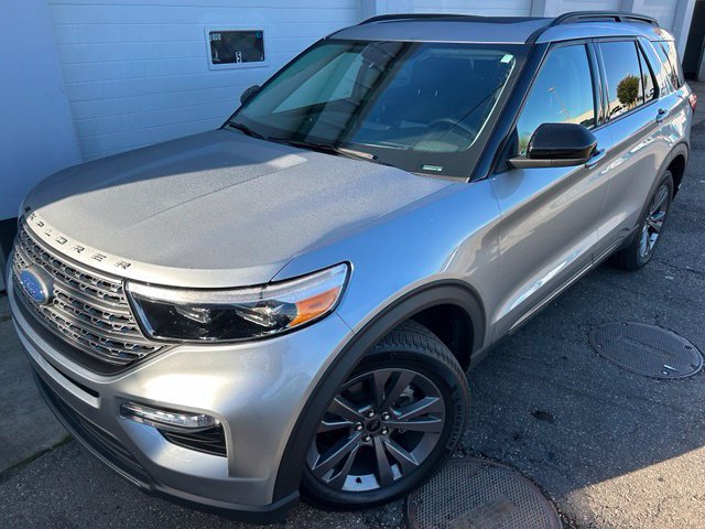 Certified 2023 Ford Explorer XLT w/ Equipment Group 202A AWD/4WD image 1