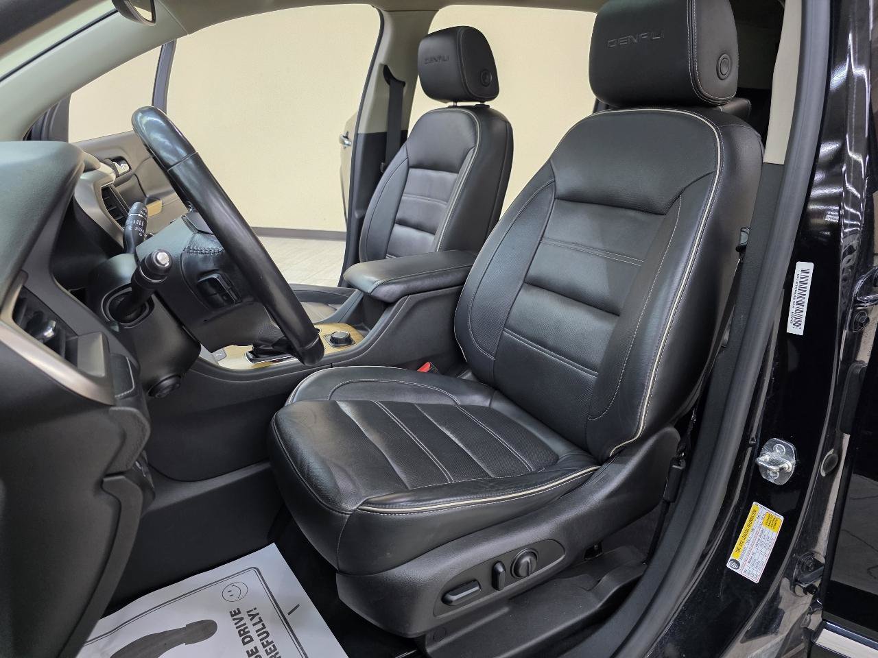 Used 2017 GMC Acadia Denali AWD/4WD image 17