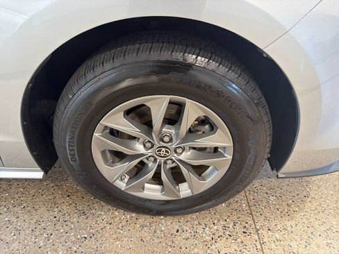 Used 2024 Toyota Sienna LE AWD/4WD image 34