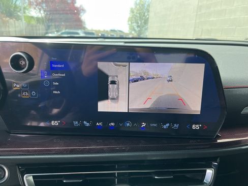 Used 2025 Chevrolet Traverse RS image 17