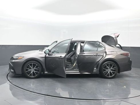 Used 2022 Toyota Camry SE image 28