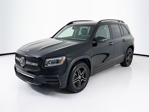 Certified 2025 Mercedes-Benz GLB 250 image 3