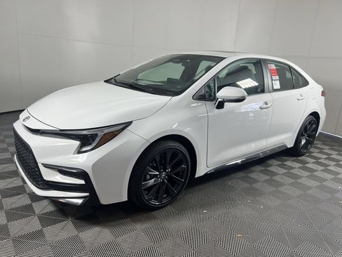 Used 2024 Toyota Corolla SE w/ SE Premium Package FWD image 9