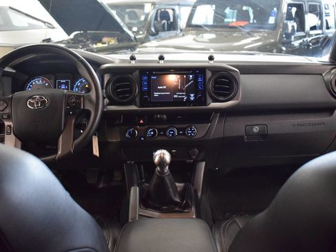 Used 2017 Toyota Tacoma TRD Off-Road image 52