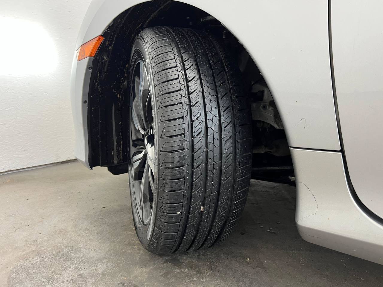 Used 2017 Honda Civic Touring image 29