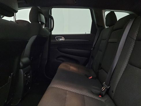 Used 2019 Jeep Grand Cherokee Laredo image 18