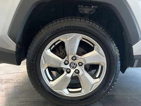 Used 2021 Toyota RAV4 XLE Premium AWD/4WD image 20
