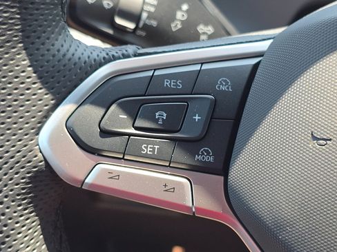 Used 2025 Volkswagen Tiguan SEL R-Line AWD/4WD image 25
