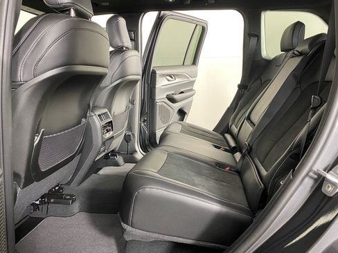 New 2026 Jeep Grand Cherokee Altitude image 19