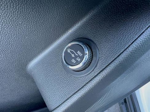 Used 2022 Chevrolet Traverse LT image 16