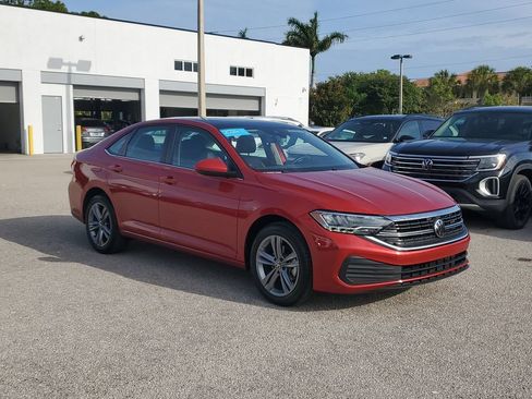 Certified 2024 Volkswagen Jetta SE w/ Panoramic Sunroof Package FWD image 2