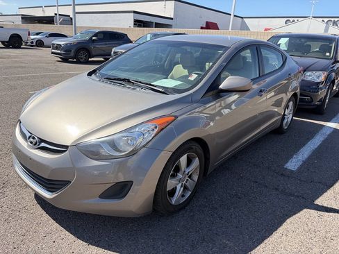 Used 2013 Hyundai Elantra GLS FWD image 4