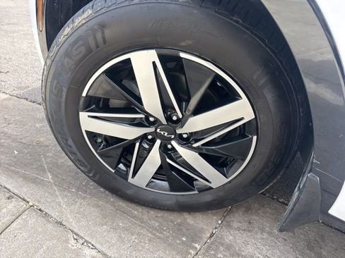 Used 2022 Kia Sorento S w/ Panoramic Sunroof Package image 11