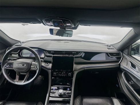 Used 2022 Jeep Grand Cherokee Overland w/ Luxury Tech Group IV image 25