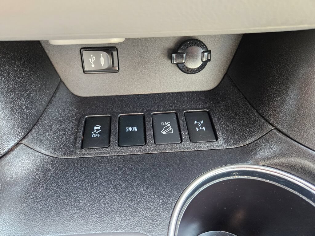 Used 2015 Toyota Highlander XLE AWD/4WD image 28