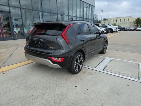 Used 2023 Kia Niro EX Touring image 4