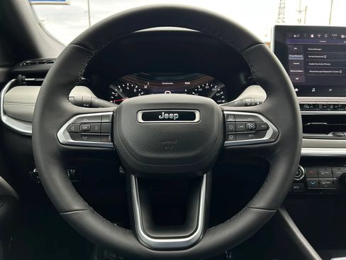 Used 2025 Jeep Compass Limited AWD/4WD image 13