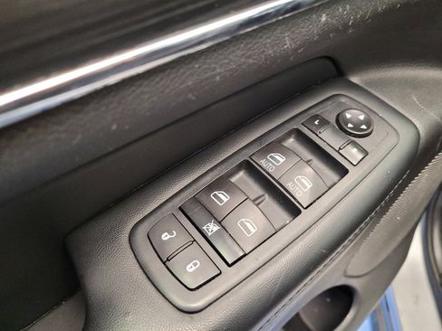 Used 2019 Jeep Grand Cherokee Limited image 27