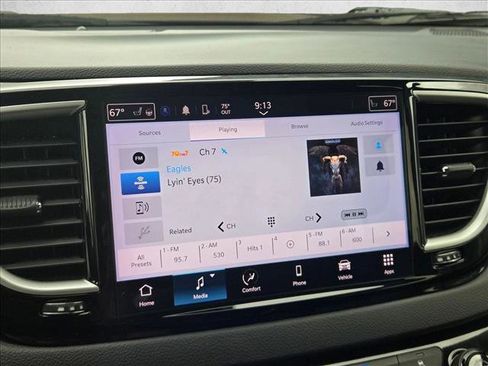 Used 2022 Chrysler Pacifica Touring-L FWD image 10