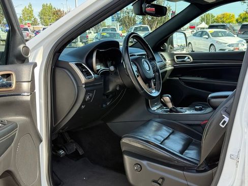 Used 2017 Jeep Grand Cherokee Limited w/ Luxury Group II AWD/4WD image 10