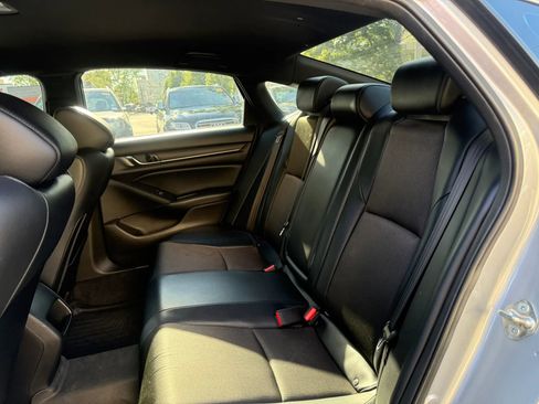 Used 2018 Honda Accord Sport image 14