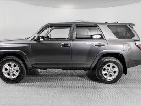 Used 2018 Toyota 4Runner SR5 AWD/4WD image 3