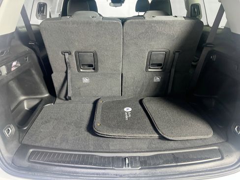 Used 2023 Jeep Grand Cherokee L Laredo image 24