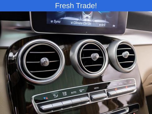 Used 2018 Mercedes-Benz GLC 300 4MATIC image 24